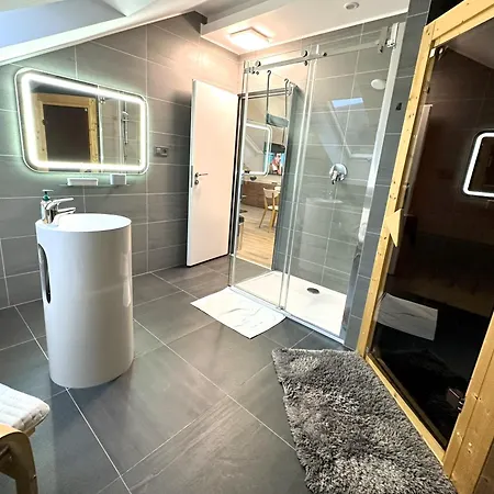 Grand V Centru Apartment